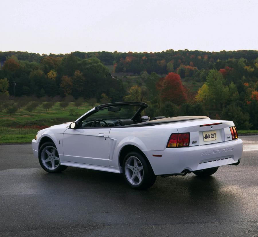  Ford Mustang SVT Cobra 1999 года  (фото 12 из 32)